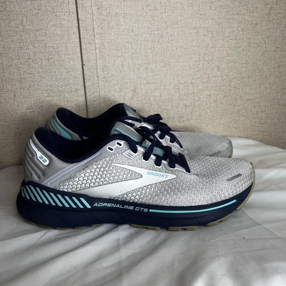 Brooks Women's Athletic Shoes in White and Navy - Picture 6 of 9